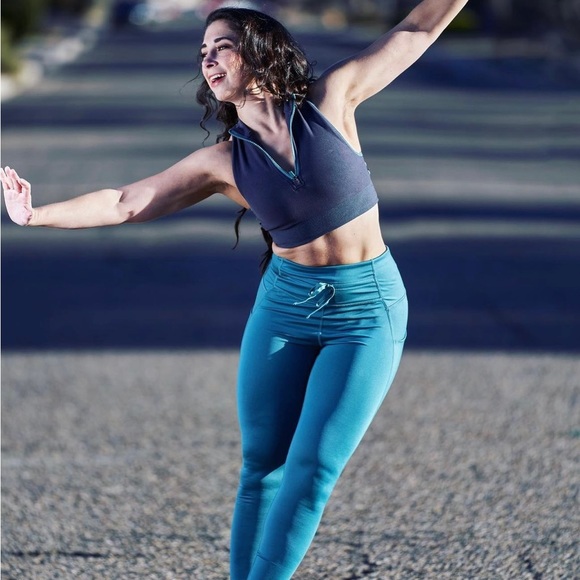 Fabletics Zip Up Crop Sports Bra XS - Picture 3 of 4
